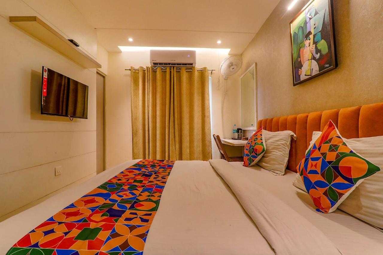 Townhouse Geetraj Near Shalimar Gateway Lucknow Hotel Екстериор снимка
