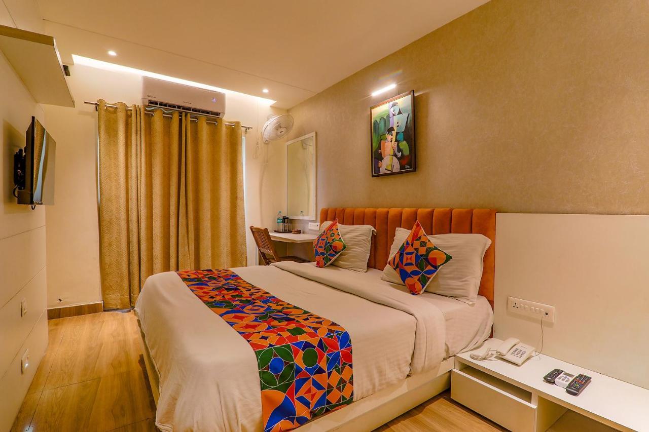 Townhouse Geetraj Near Shalimar Gateway Lucknow Hotel Екстериор снимка
