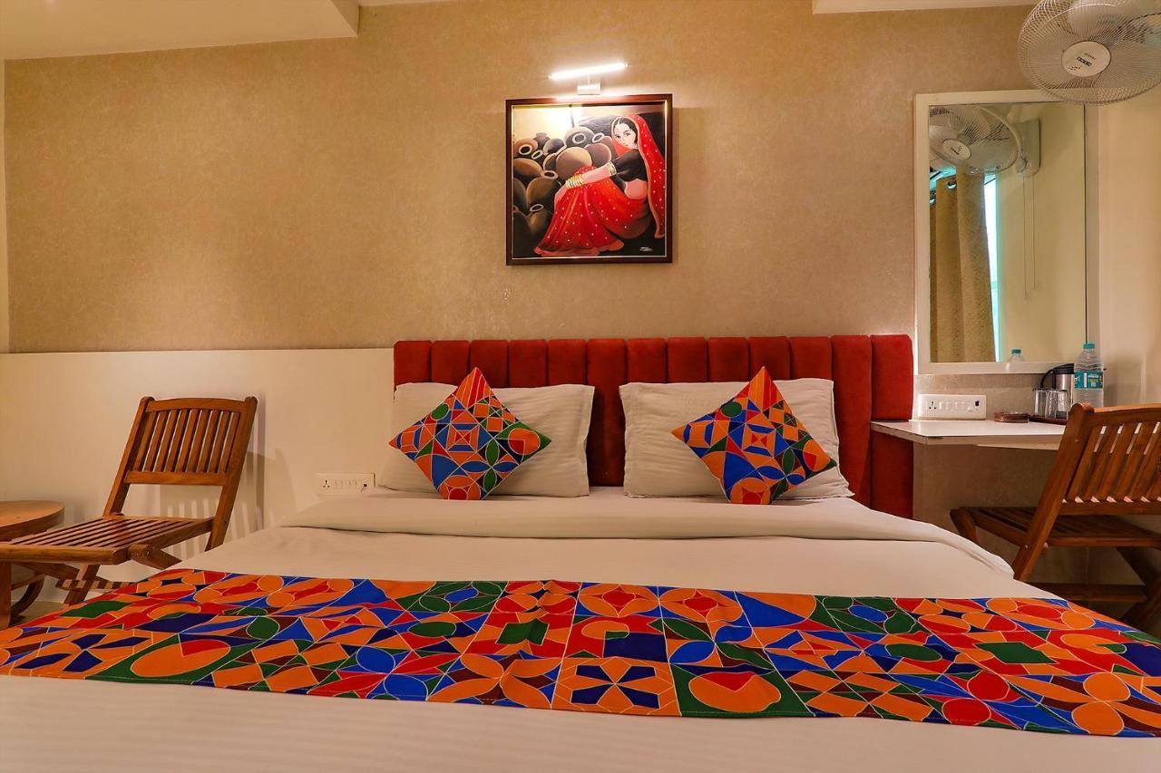Townhouse Geetraj Near Shalimar Gateway Lucknow Hotel Екстериор снимка