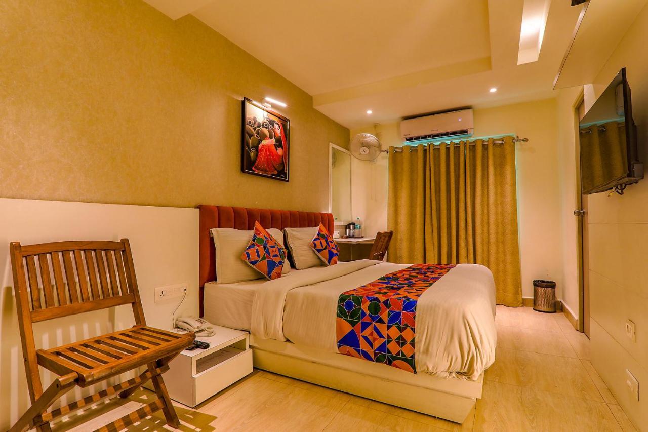 Townhouse Geetraj Near Shalimar Gateway Lucknow Hotel Екстериор снимка