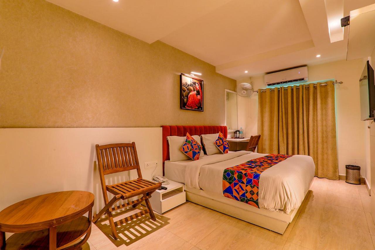 Townhouse Geetraj Near Shalimar Gateway Lucknow Hotel Екстериор снимка