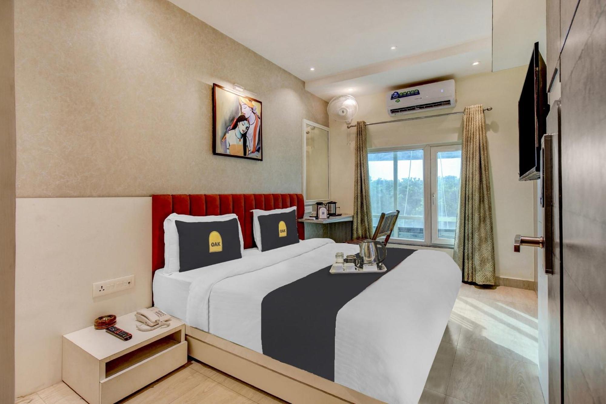 Townhouse Geetraj Near Shalimar Gateway Lucknow Hotel Екстериор снимка