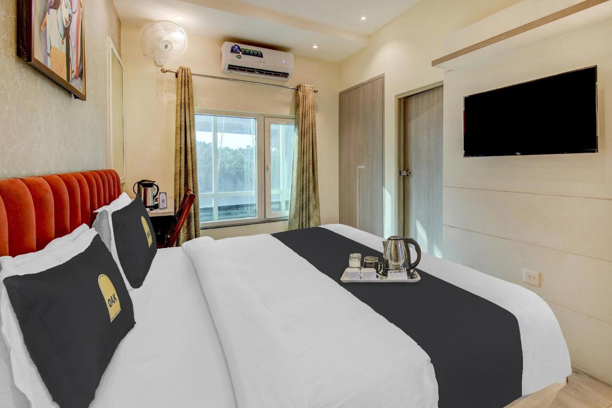 Townhouse Geetraj Near Shalimar Gateway Lucknow Hotel Екстериор снимка