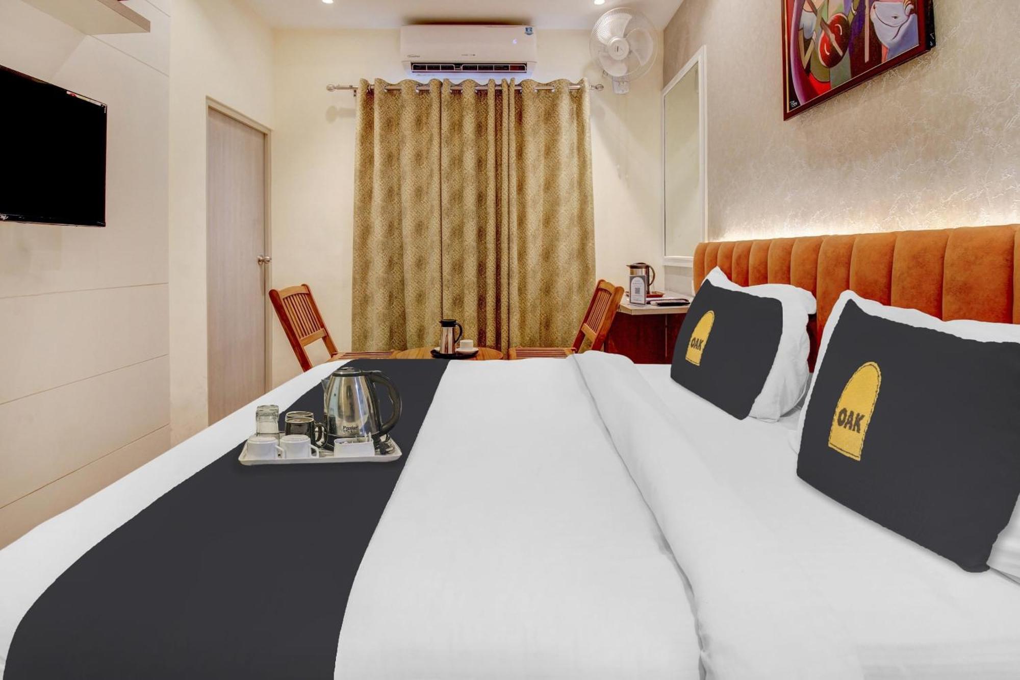 Townhouse Geetraj Near Shalimar Gateway Lucknow Hotel Екстериор снимка