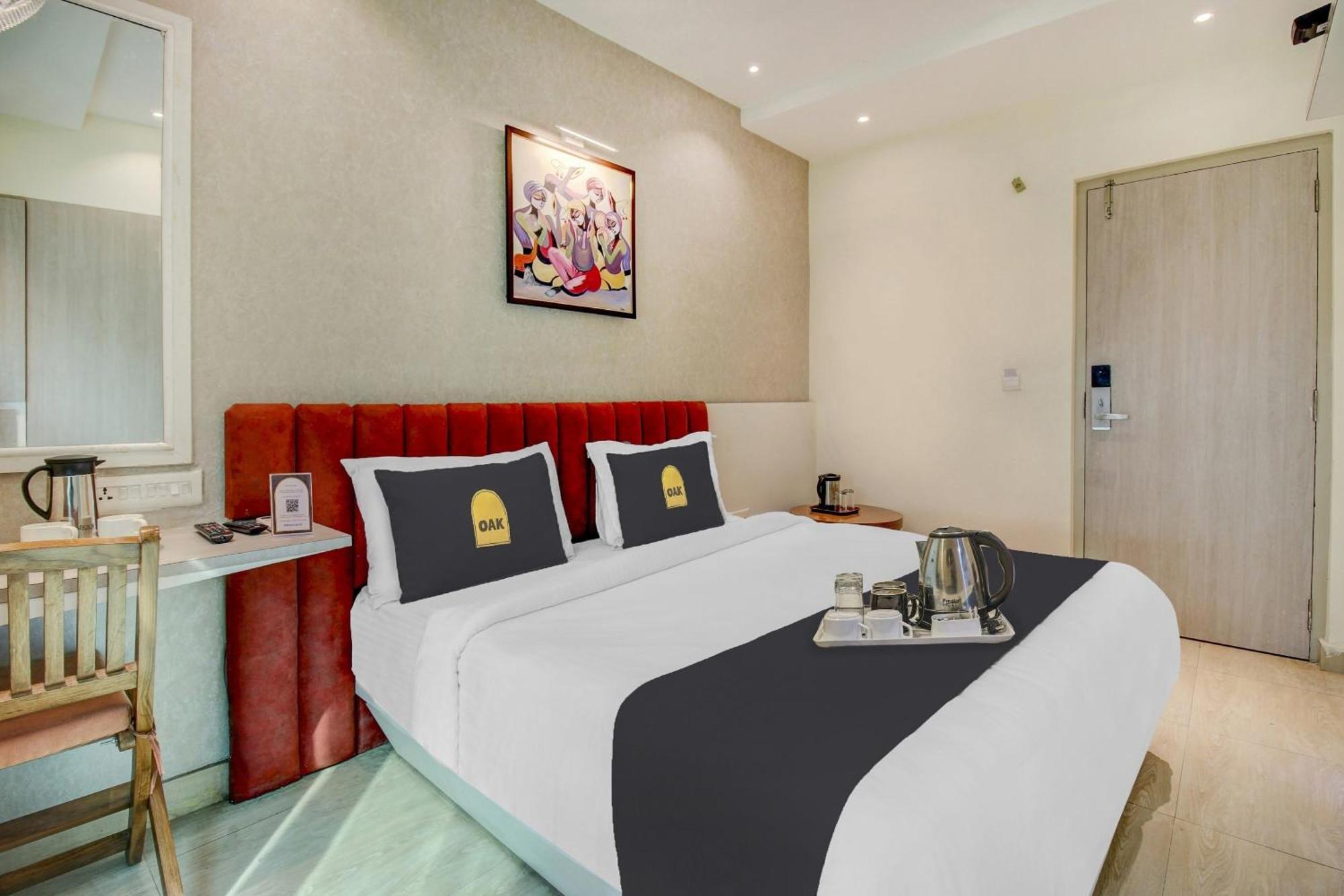 Townhouse Geetraj Near Shalimar Gateway Lucknow Hotel Екстериор снимка