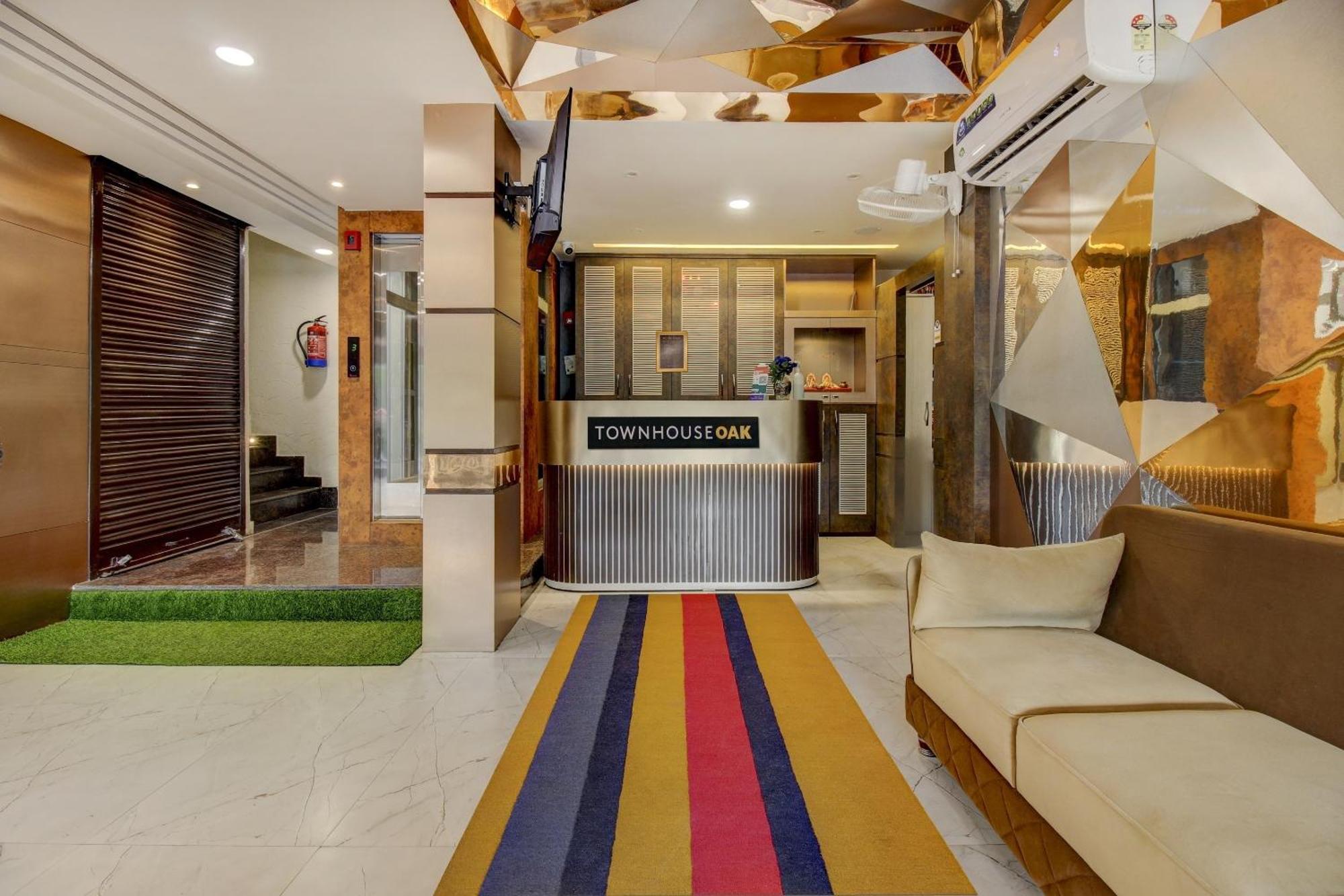 Townhouse Geetraj Near Shalimar Gateway Lucknow Hotel Екстериор снимка