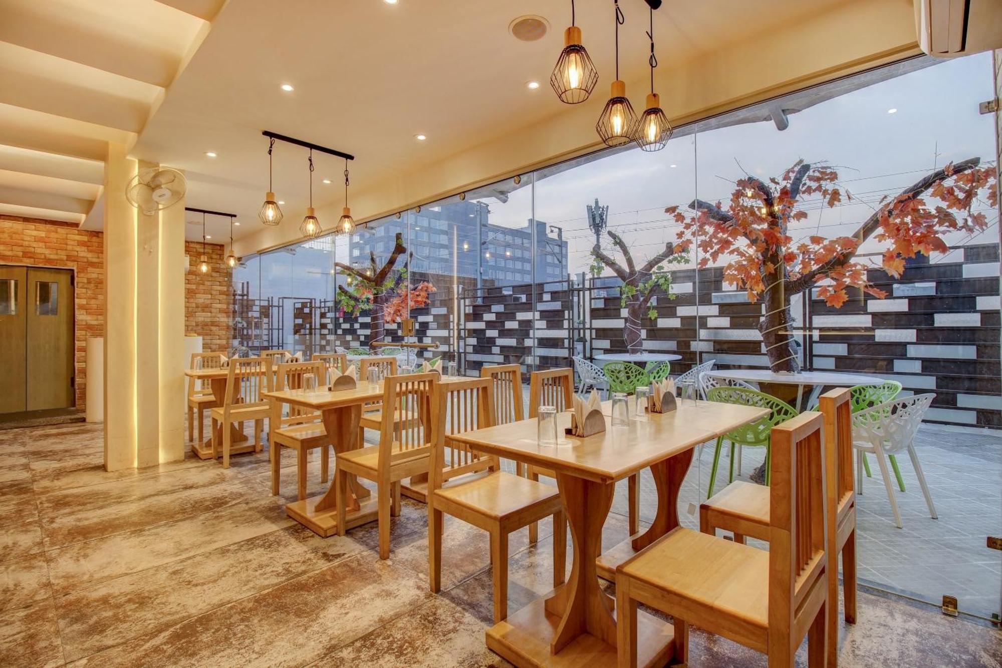 Townhouse Geetraj Near Shalimar Gateway Lucknow Hotel Екстериор снимка