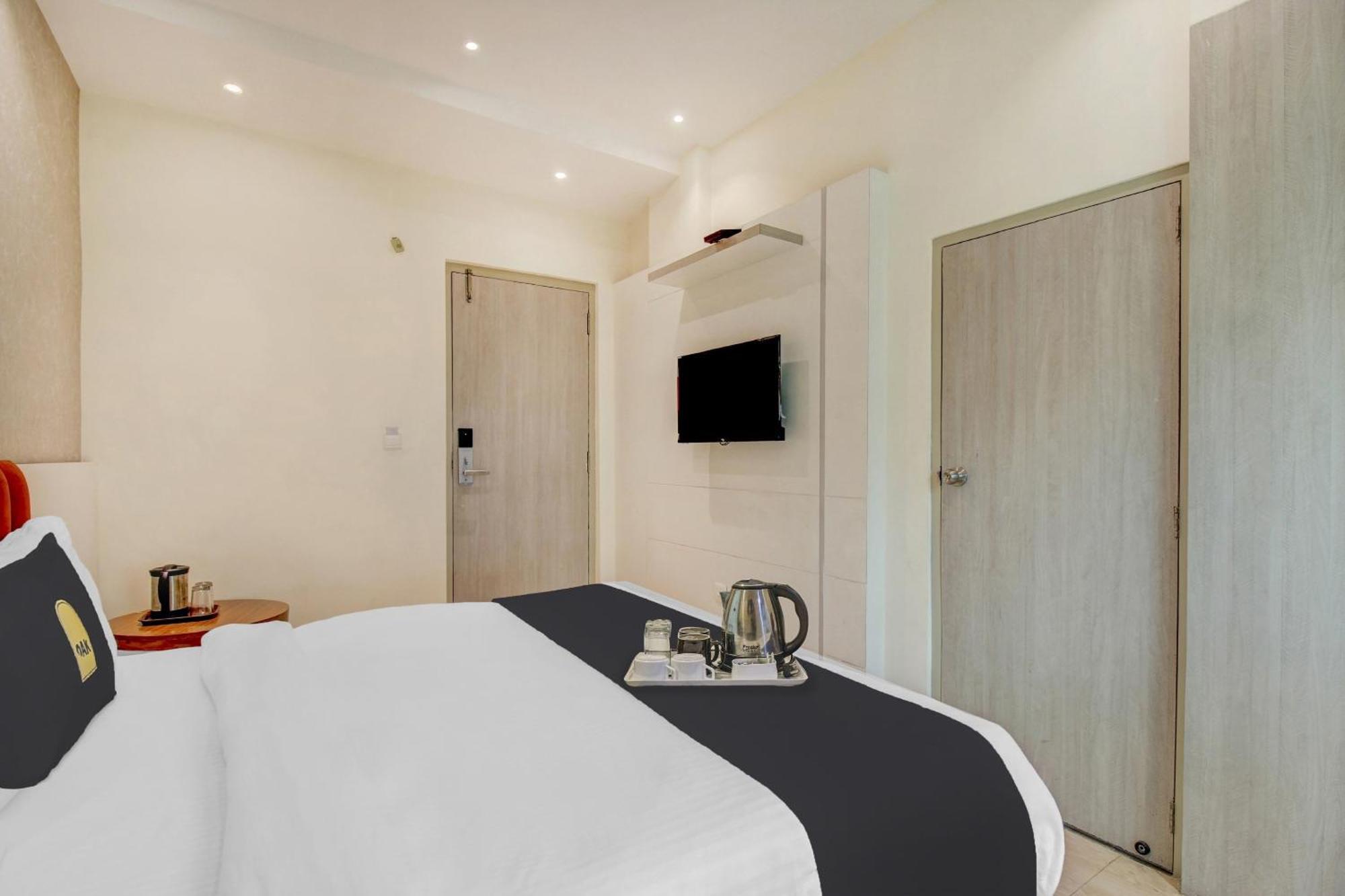 Townhouse Geetraj Near Shalimar Gateway Lucknow Hotel Екстериор снимка