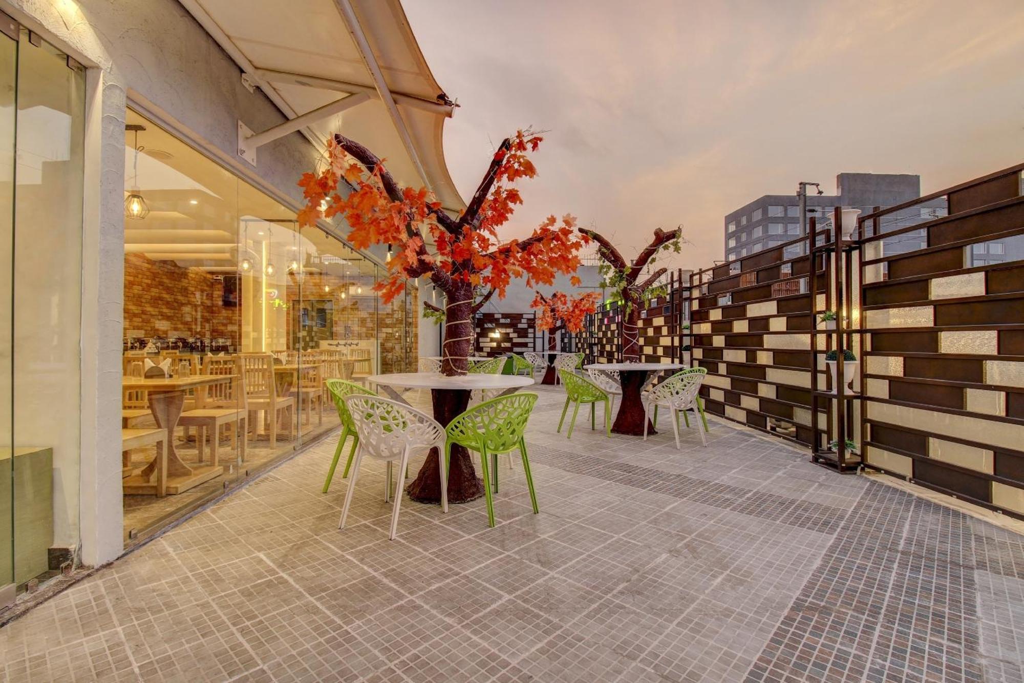 Townhouse Geetraj Near Shalimar Gateway Lucknow Hotel Екстериор снимка