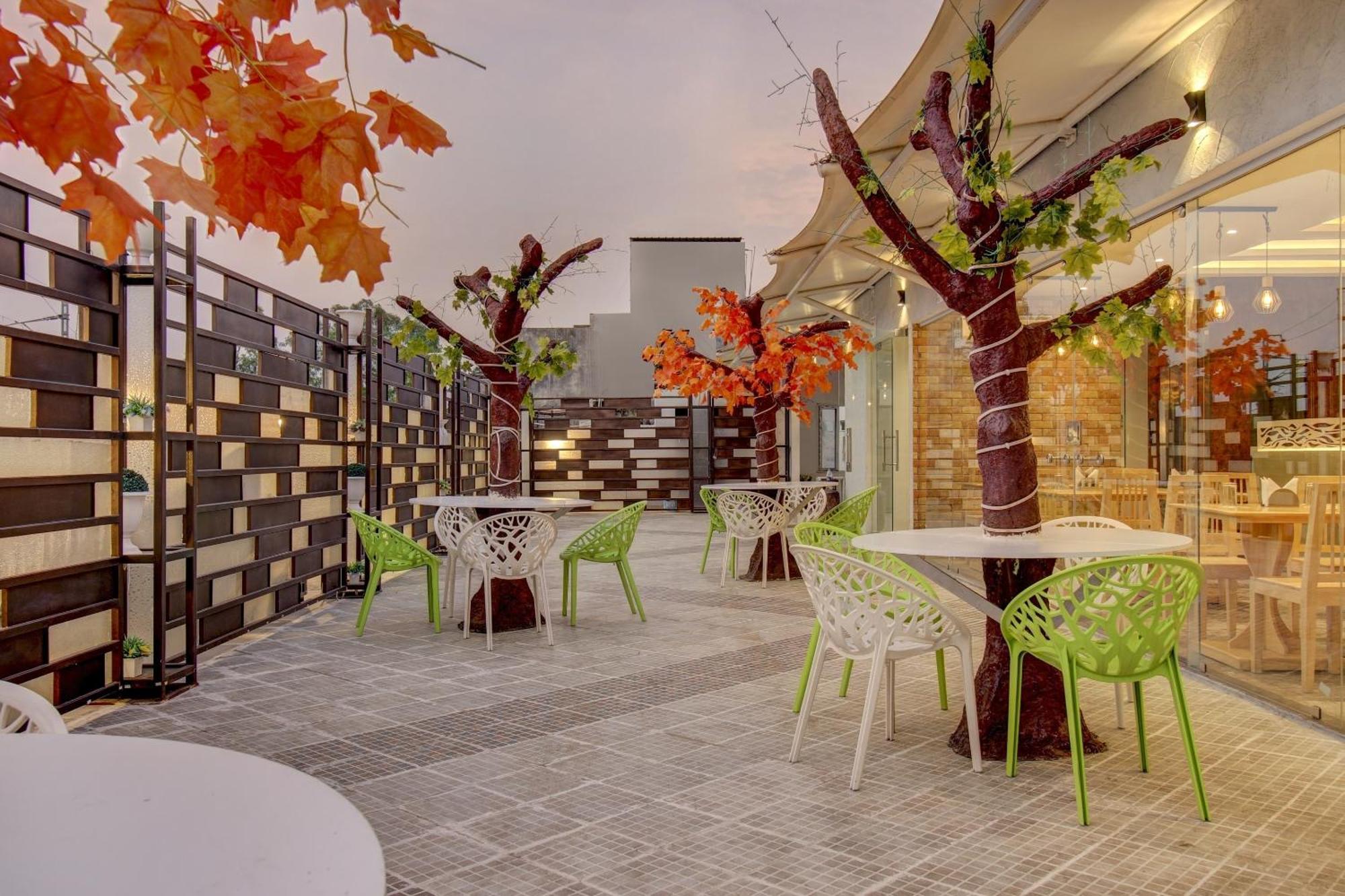 Townhouse Geetraj Near Shalimar Gateway Lucknow Hotel Екстериор снимка