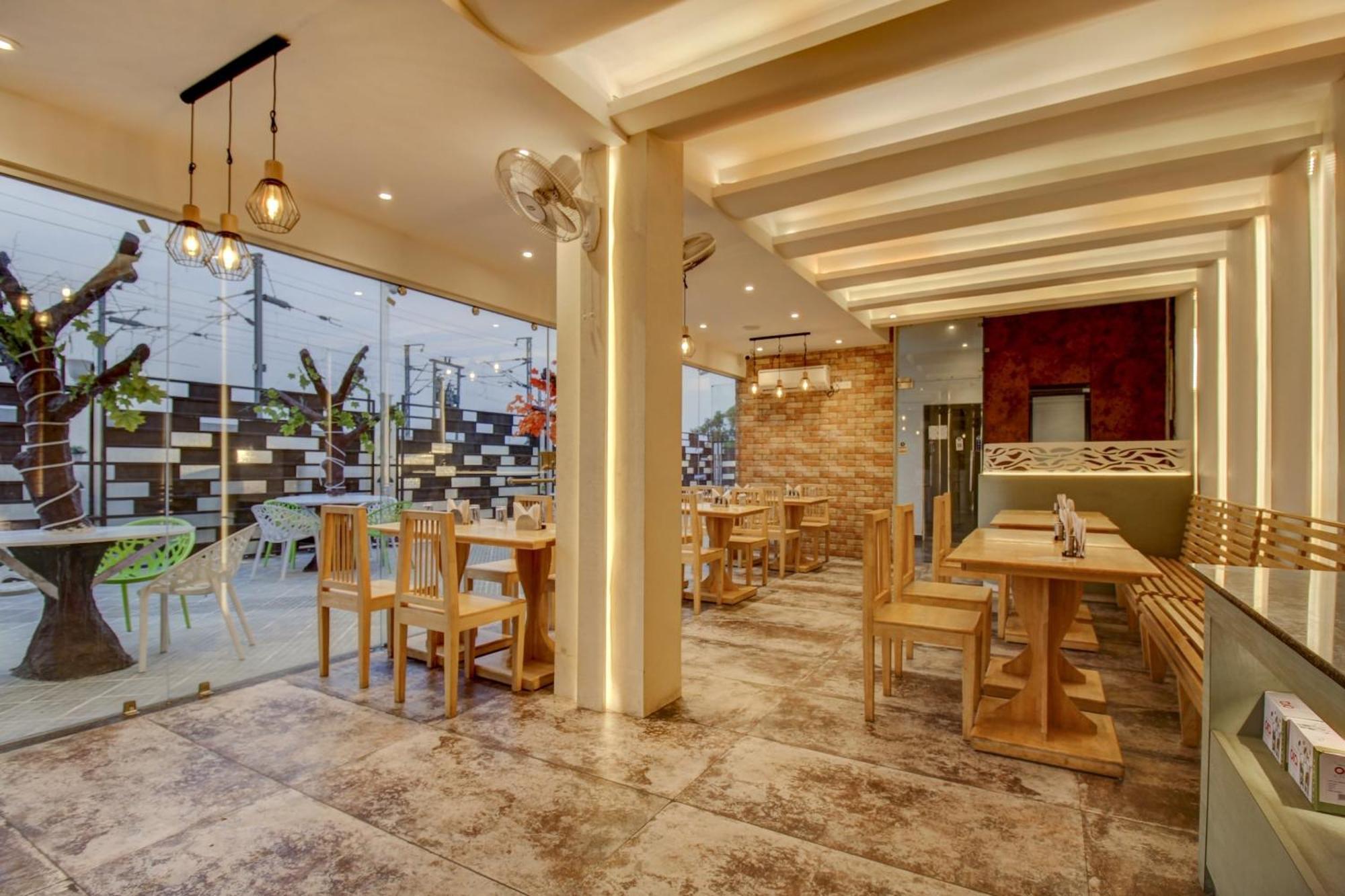 Townhouse Geetraj Near Shalimar Gateway Lucknow Hotel Екстериор снимка