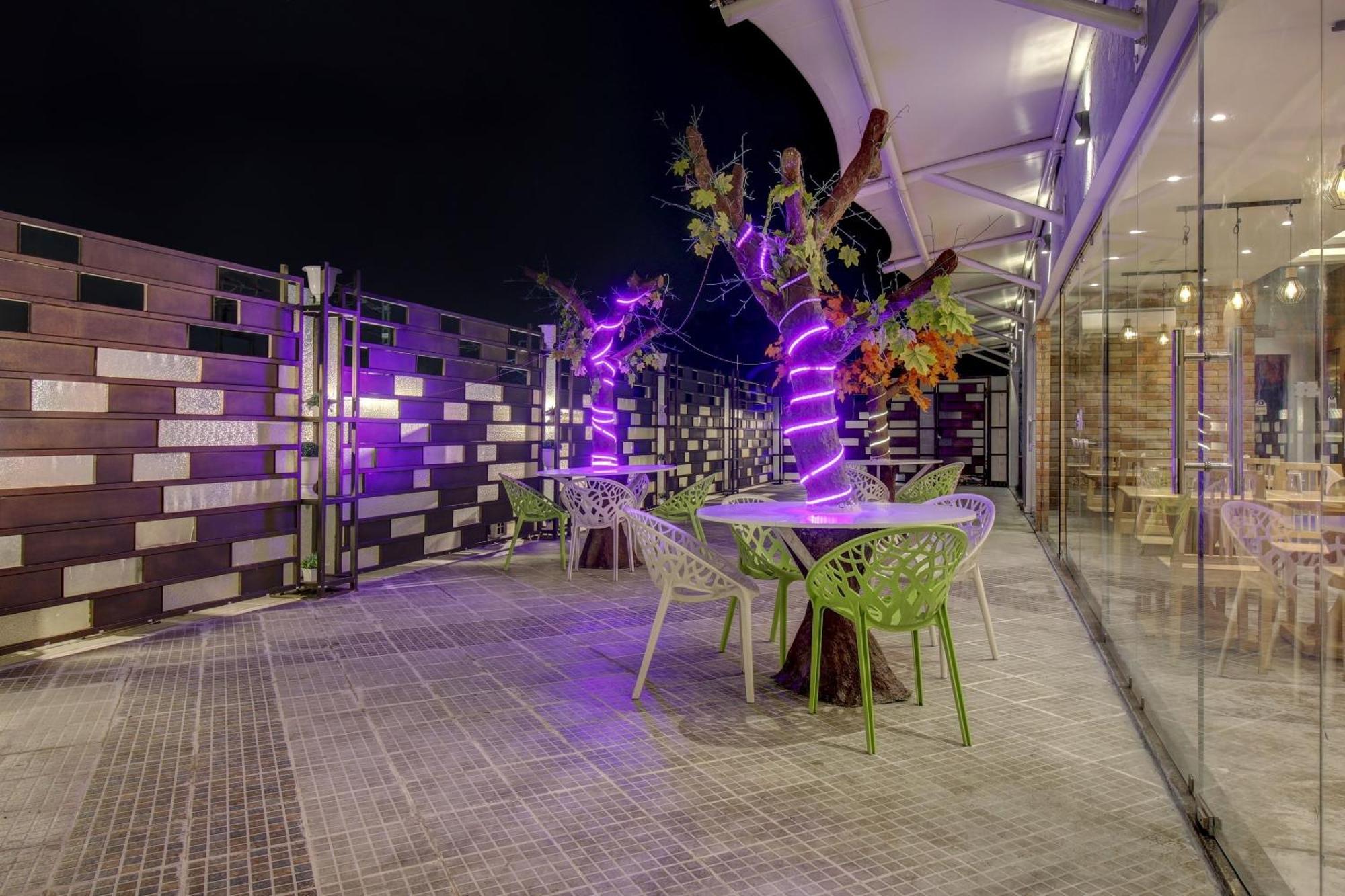 Townhouse Geetraj Near Shalimar Gateway Lucknow Hotel Екстериор снимка